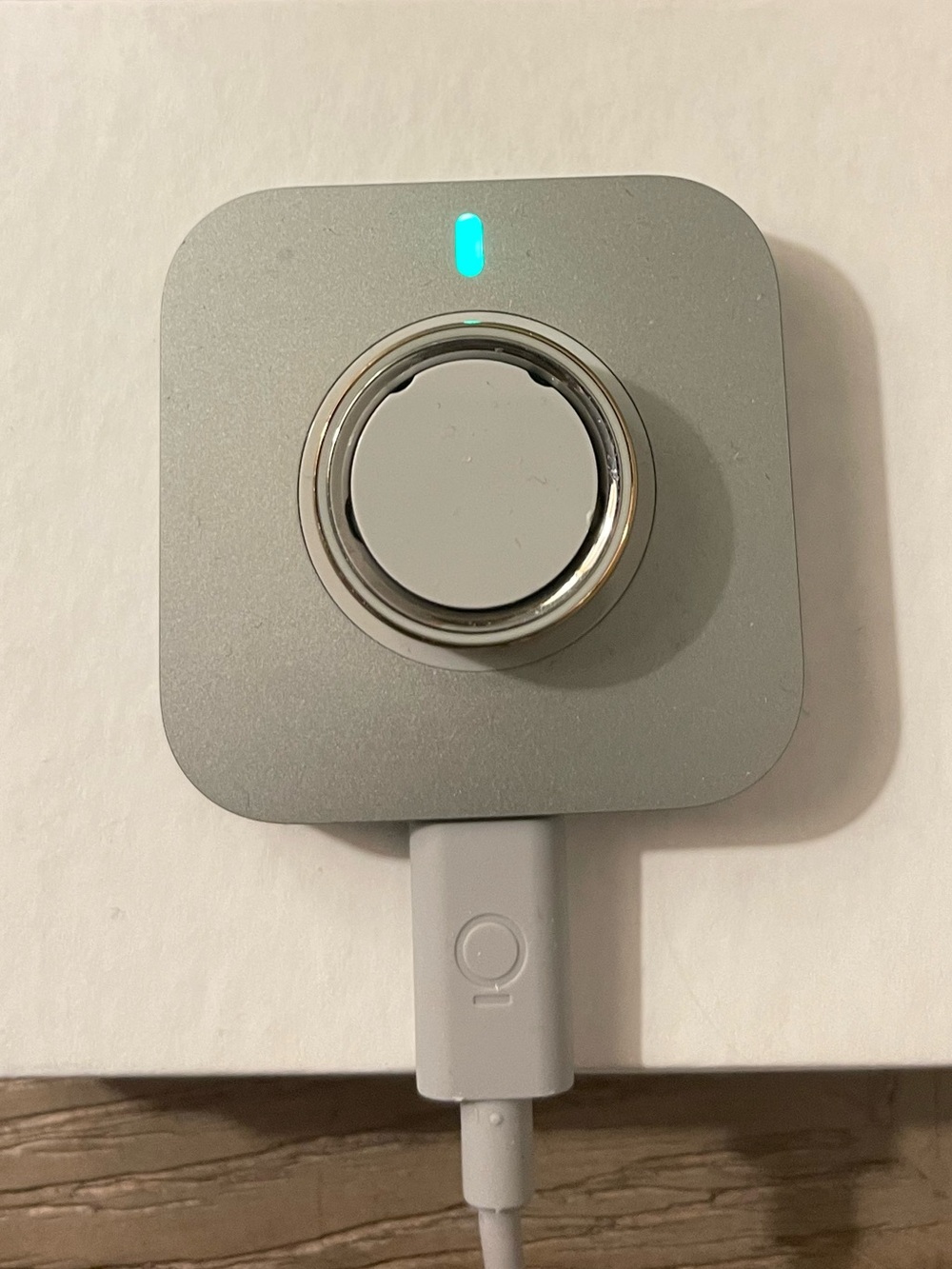 OURA Ring 4 Gold Tone Size 9 LIKE NEW - Picture 5 of 6